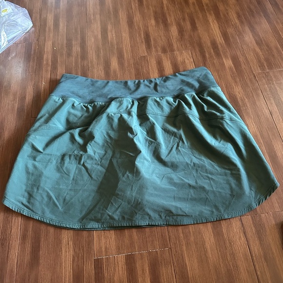 Outdoor Voices Evergreen Hudson Skort size medium EUC size XL - Picture 7 of 9